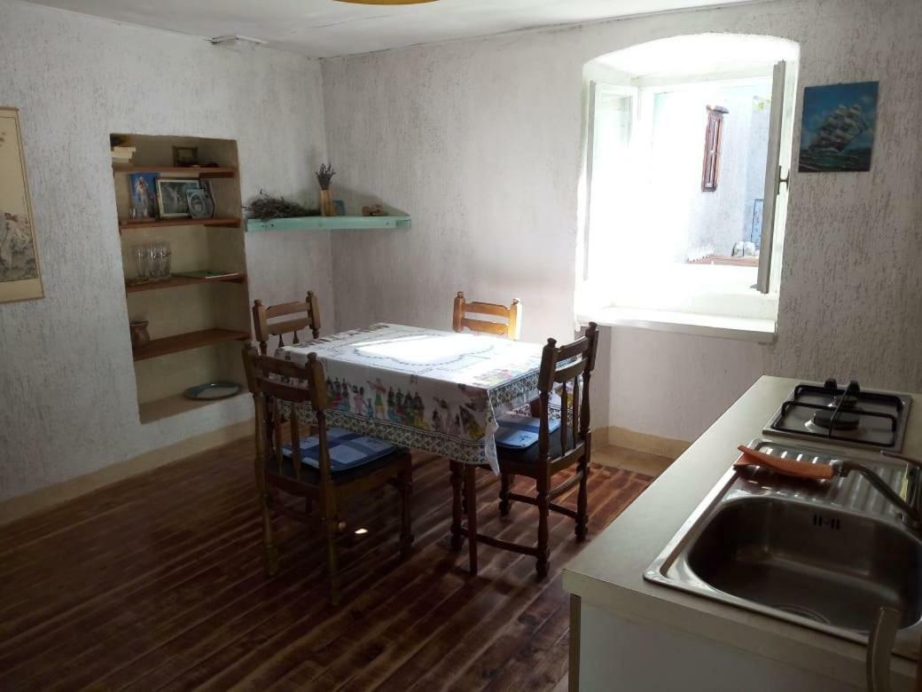 Apartman Dinko Lubenice Eksteriør billede